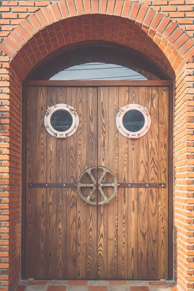 Vintage wooden door — Stock Photo, Image