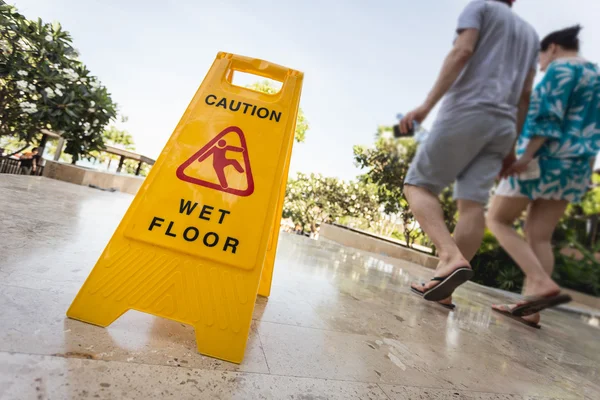 Yellow caution sign — Stock Photo, Image