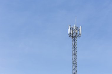 İletişim kulesi üzerinde sky