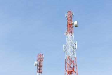 İletişim kulesi üzerinde sky