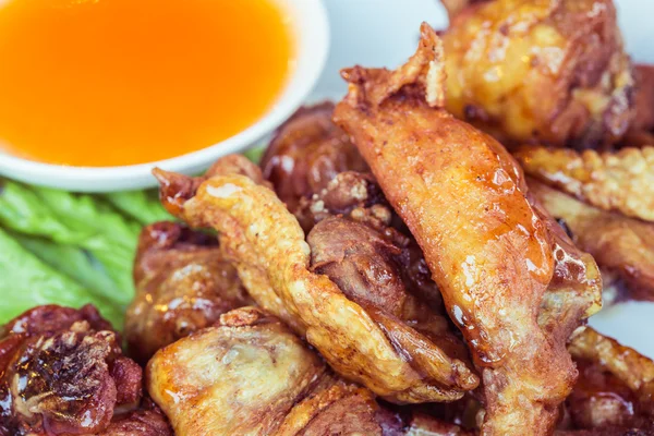 Fried chicken with chilli sauce — Stock Photo, Image