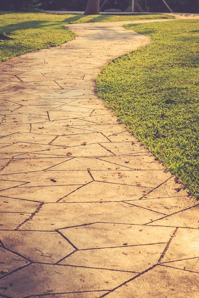 Caminho de pedra no parque — Fotografia de Stock