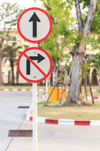 Round traffic sign — Stock Photo, Image