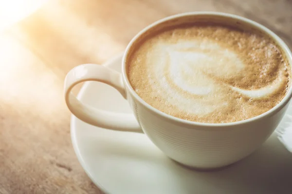 Kaffeetasse auf dem Tisch — Stockfoto