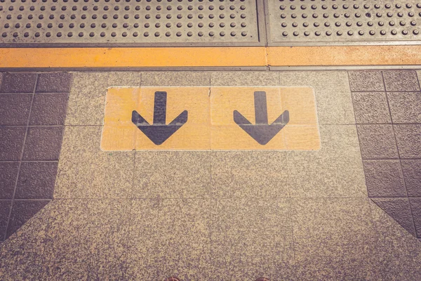 Arrows signs on floor — Stock Photo, Image