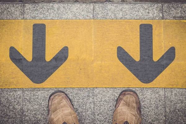 Human feet at train station — Stock Photo, Image