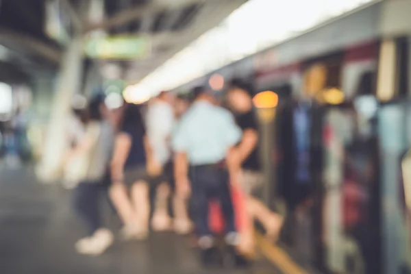 People stand at train station — Stock Photo, Image