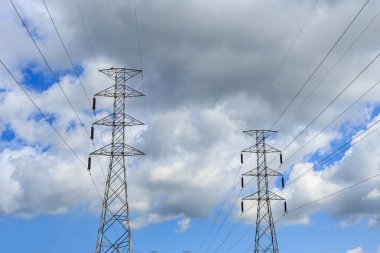 yüksek voltaj güç hatları
