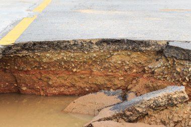 bozuk asfalt aşınmış