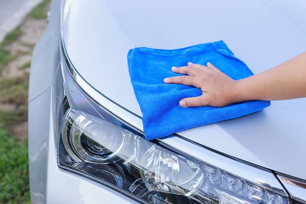 Hand schoonmaken auto — Stockfoto