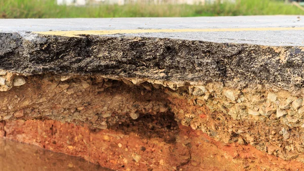 Erodovaná rozbitý asfalt — Stock fotografie