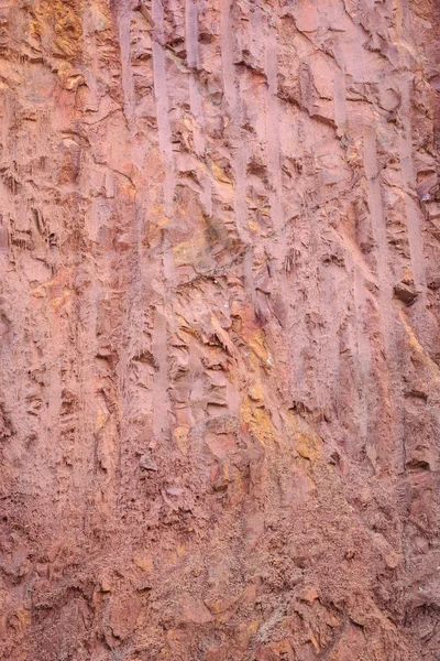 Mountain showing red soil — Stock Photo, Image