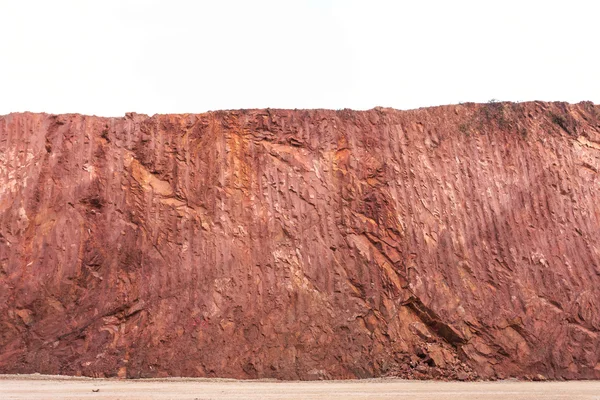 Mountain showing red soil — Stock Photo, Image