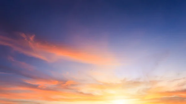 Lindas nuvens sobre o céu — Fotografia de Stock