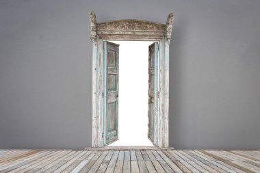 gri ahşap kapı