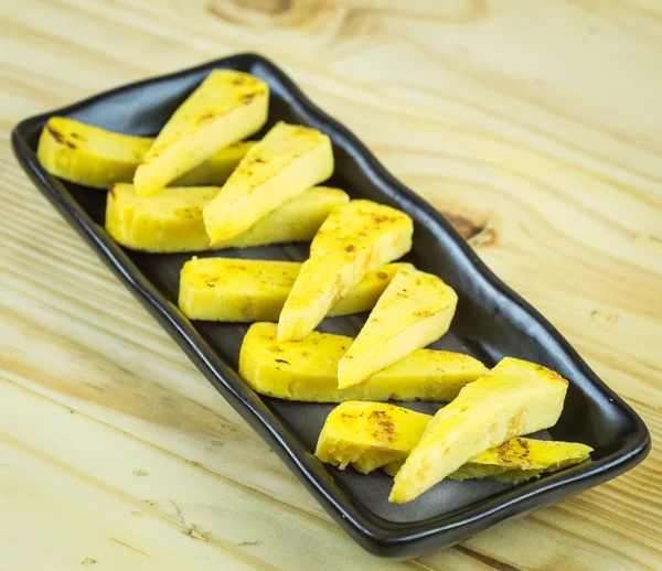 Comida japonesa tradicional em mesa de madeira — Fotografia de Stock