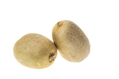 Beyaz arkaplanda yalıtılmış Kivi meyvesi