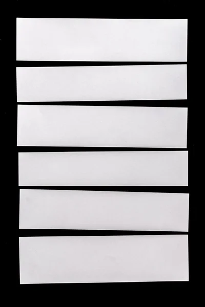 Шматок білого паперу ізольовано на чорному — стокове фото