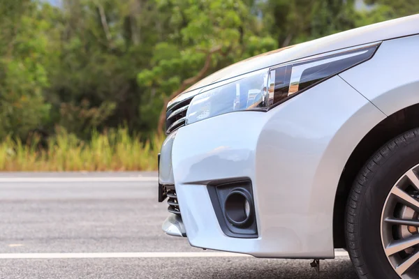 New silver car parking on the asphalt road — Stock Photo, Image