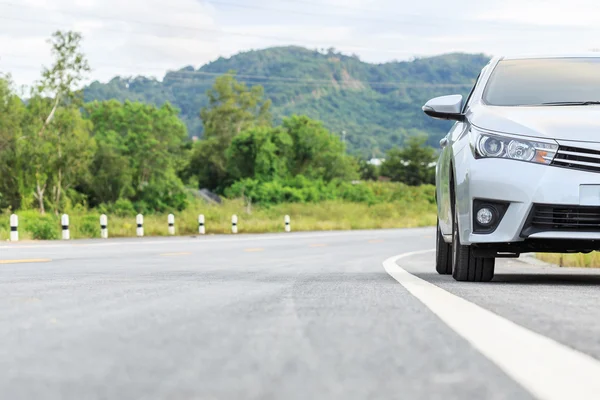 New silver car parking on the asphalt road — Stock Photo, Image