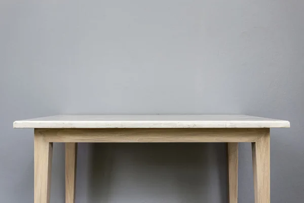 Порожній верхній білий кам'яний стіл на сірому фоні стіни — стокове фото