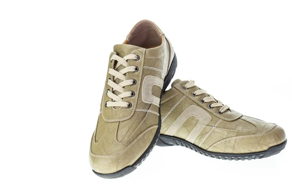 Neuer brauner Schuh isoliert auf weiß — Stockfoto