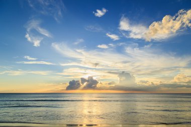 Karon Beach Phuket güzel gün batımı
