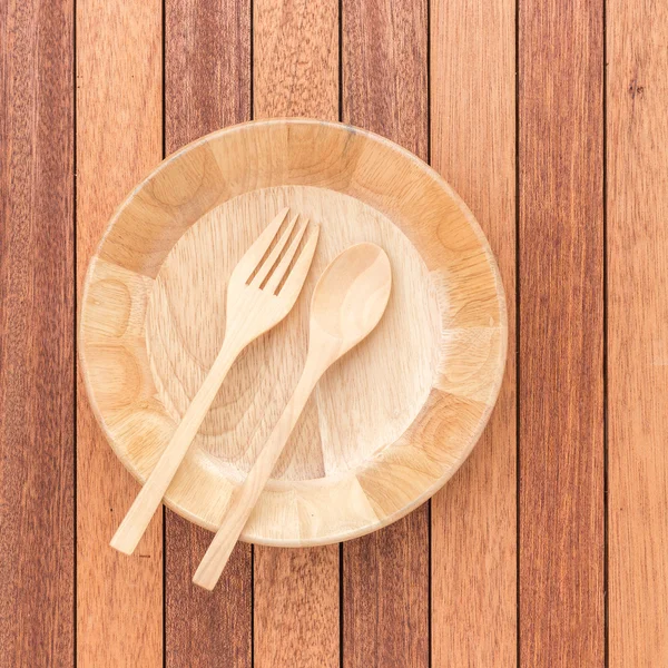 Pusta miska, widelec i łyżka na drewnianym stole — Zdjęcie stockowe