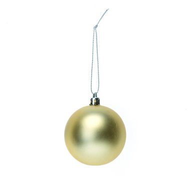 Altın christmas topu üzerinde beyaz izole 