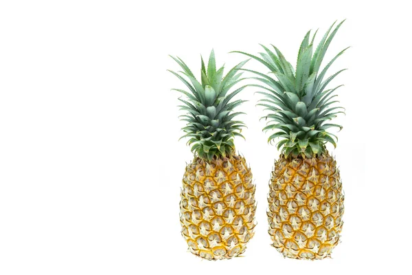 Świeży ananas izolowany na białym tle — Zdjęcie stockowe