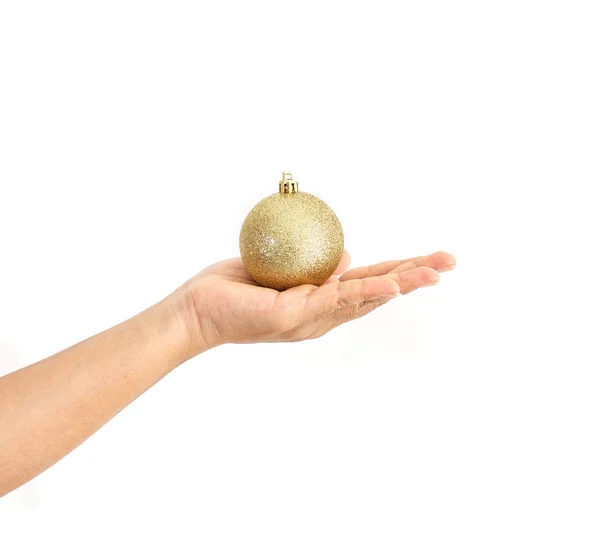 Mano celebración de la bola de Navidad aislado sobre fondo blanco — Foto de Stock