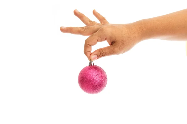 Mano celebración de la bola de Navidad aislado sobre fondo blanco — Foto de Stock