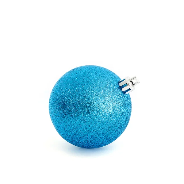 Bola azul de Navidad aislada en blanco —  Fotos de Stock