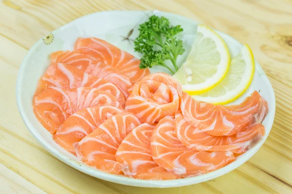Свежий красный лосось текстуры в ресторане — стоковое фото