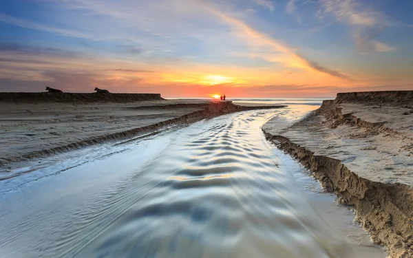 Bellissimo tramonto sulla spiaggia di Karon a Phuket — Foto Stock