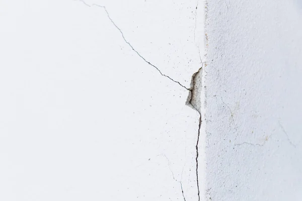 백벽의 갈라진 — 스톡 사진