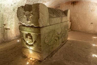 Kiryat Tivon Israel 'deki Bet She' arim 'deki Tabut Mağarası' nın içinde. Srcophagi 'li yeraltı mezarları. 