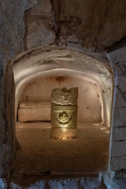 Kiryat Tivon Israel 'deki Bet She' arim 'deki Tabut Mağarası' nın içinde. Srcophagi 'li yeraltı mezarları. 