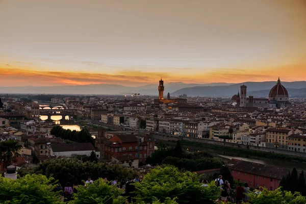 日落时的意大利佛罗伦萨概览 — 图库照片