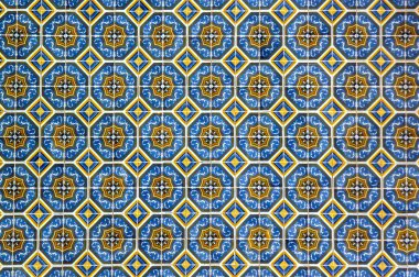 Geleneksel mavi, sarı ve beyaz Portekiz duvar fayansları