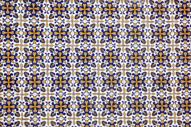 Geleneksel mavi, sarı ve beyaz Portekiz duvar fayansları