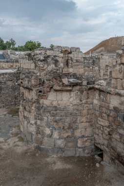İsrail 'deki Beit She' an Ulusal Parkı 'ndaki umumi tuvaletin bir kısmı.