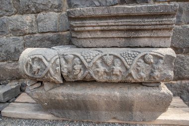Korazim Ulusal Parkı 'ndaki antik sinagog. İsrail 'deki antik Yahudi kasabasının kalıntıları.