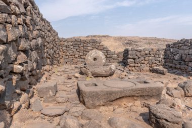 Korazim Ulusal Parkı 'nda zeytin basını. İsrail 'deki antik Yahudi kasabasının kalıntıları.