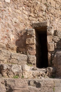Caesarea Ulusal Parkı 'ndaki antik kalıntılar İsrail' in duvarlarla çevrili şehrinin arkeolojik kalıntıları..
