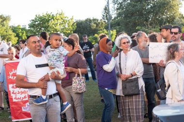 Kiryat Tivon, İsrail 05-13-2021 Sorunlu bir dönemde Araplar ve Yahudilerin birlik için barışçıl bir gösteri. 