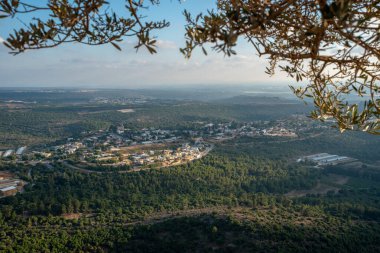 Kuzey İsrail 'deki bir Moshav olan Ya' ara 'nın Keshet Mağarası' ndan görüntü.