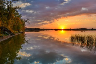 Kırsal Minnesota 'da günbatımı gölü, ABD Kuzey Kaplumbağa Gölü