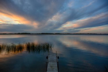 Kırsal Minnesota 'da günbatımı gölü, ABD Kuzey Kaplumbağa Gölü