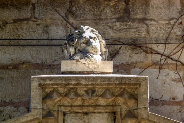 Uyuyan Aslan Heykeli Kudüs Srail Deki Bir Binanın Girişinin Üstünde — Stok fotoğraf